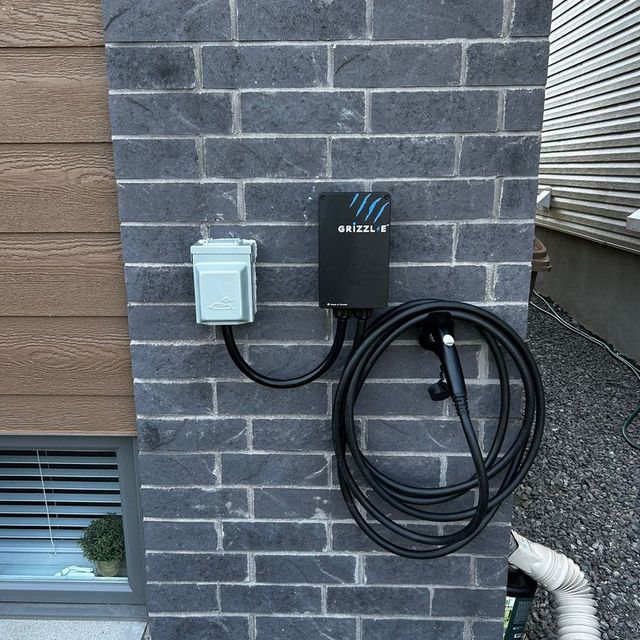 Borne de recharge — brique grise