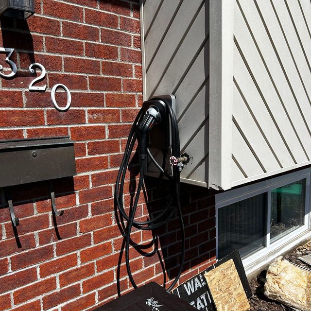 Borne de recharge — brique rouge