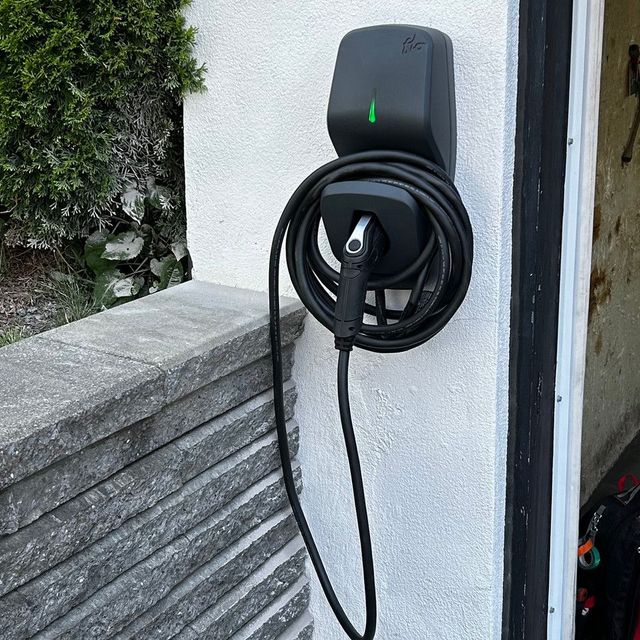 Borne de recharge — installation extérieure